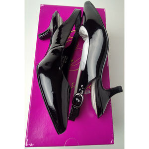 Easy Street Faye slingback pump on kitten heel 6M